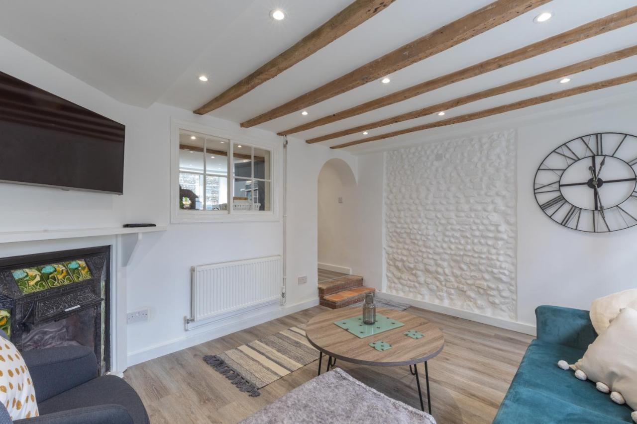 Lion Cottage Holt  Ngoại thất bức ảnh
